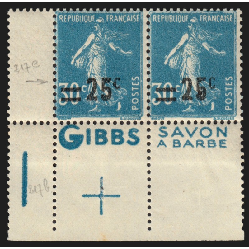 n°217e, variété "boucle du 5 fermée" tenant à normal, bande "Gibbs", neufs **/*