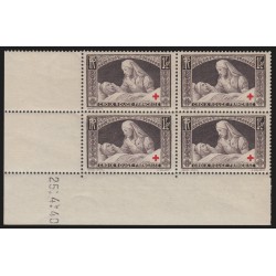 n°460, bloc de quatre coin daté 1940, Croix-Rouge, neuf ** sans charnière - TB