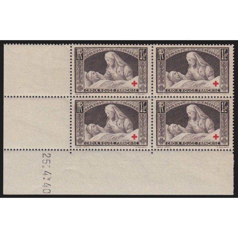 n°460, bloc de quatre coin daté 1940, Croix-Rouge, neuf ** sans charnière - TB
