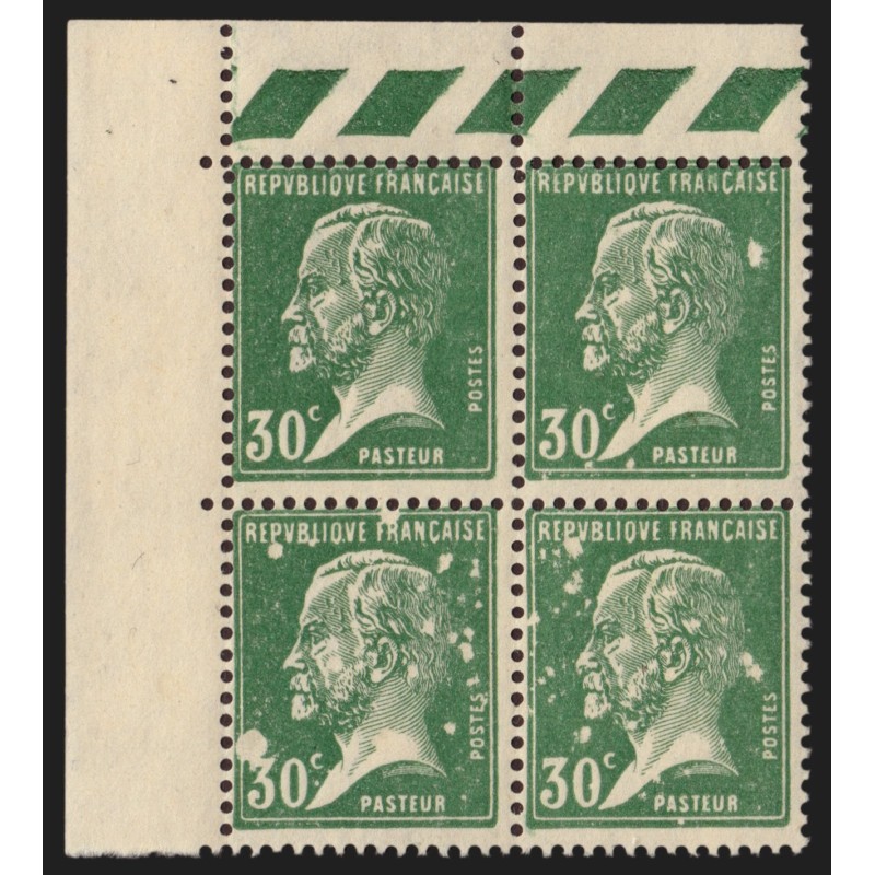 n°174, variété "anneau-lune", Pasteur 30c vert, neuf ** sans charnière SUPERBE