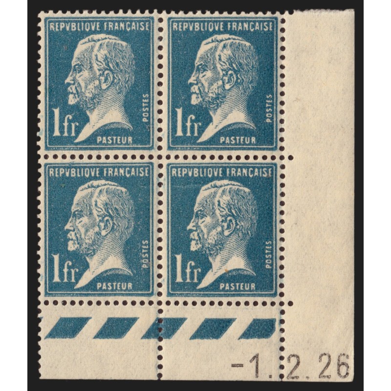 n°179, bloc de quatre coin daté 1926, Pasteur 1fr bleu, neuf ** sans charnière