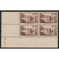 France 1928/1948, lot de 30 Coins Datés, neufs ** sans charnière COTE 385€ - TB