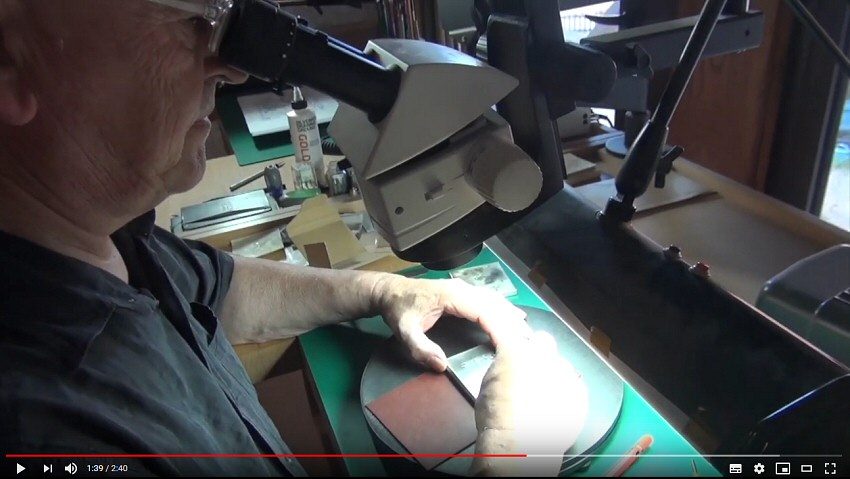 Interview vidéo : Pierre Albuisson, graveur de timbres